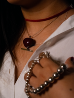 Cargar imagen en el visor de la galería, Velvet Red Choker
